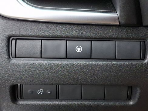 Used 2022 Nissan Rogue SV image 25