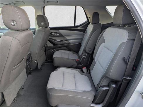 Used 2020 Chevrolet Traverse LT image 18