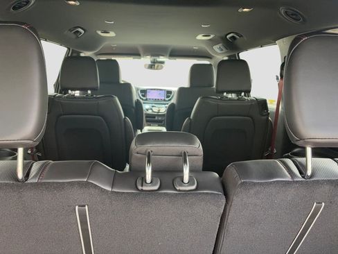 New 2027 Chrysler Pacifica Select AWD/4WD image 21