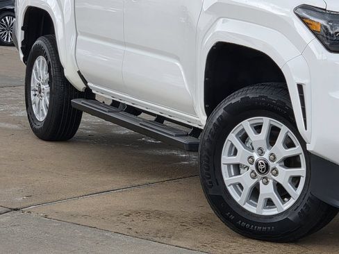 Used 2025 Toyota Tacoma SR AWD/4WD image 11
