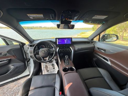 Used 2024 Toyota Venza XLE AWD/4WD image 42