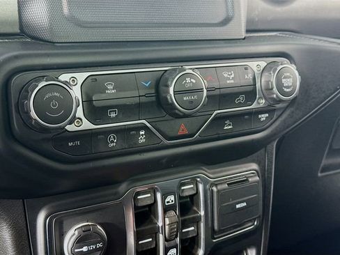 Used 2023 Jeep Gladiator Sport image 15