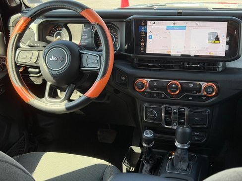 Used 2025 Jeep Gladiator Sport AWD/4WD image 12
