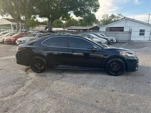 Used 2022 Toyota Camry SE image 4