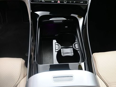 Used 2024 Mercedes-Benz C 300 Sedan image 13