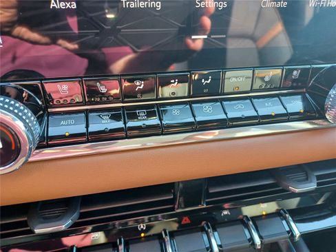 Used 2024 GMC Canyon AT4 w/ AT4 Premium Package image 15