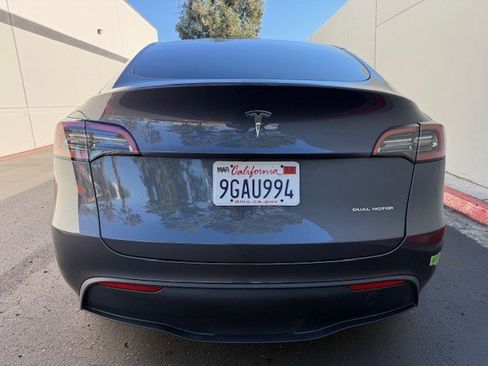 Used 2023 Tesla Model Y Long Range image 9