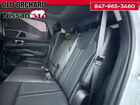 Used 2021 Kia Sorento S w/ Panoramic Sunroof Package image 12