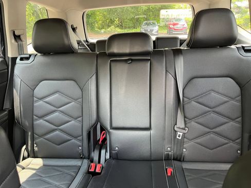 Used 2024 Volkswagen Atlas SE AWD/4WD image 41