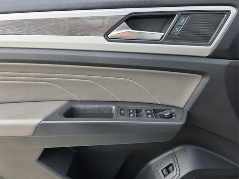 Used 2023 Volkswagen Atlas Cross Sport SE w/ Panoramic Sunroof Package image 17