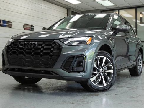 Used 2024 Audi Q5 2.0T Premium w/ Summer of Audi Package AWD/4WD image 2