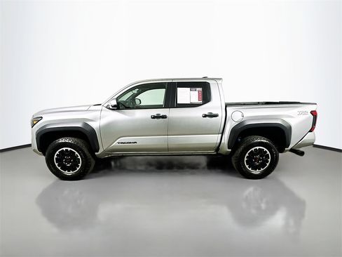 Used 2024 Toyota Tacoma TRD Off-Road image 5