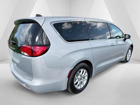 Used 2023 Chrysler Voyager LX FWD image 7