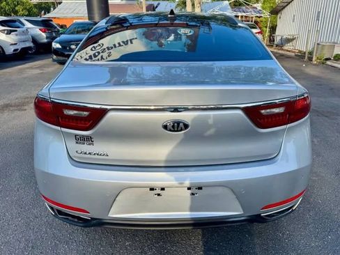Used 2017 Kia Cadenza Technology FWD image 6