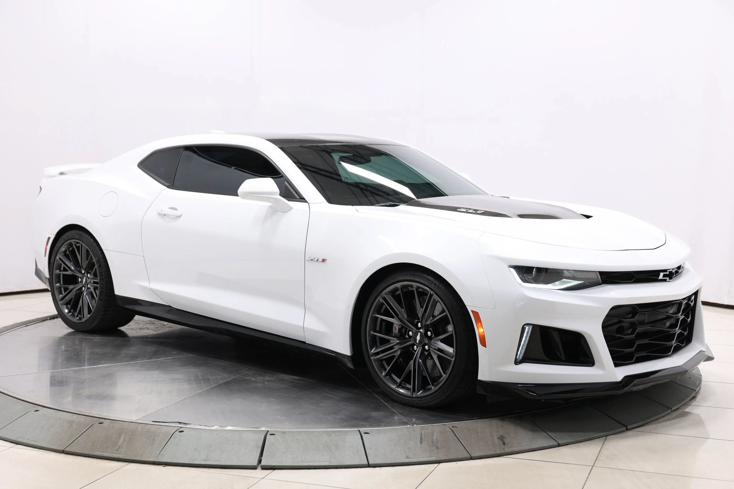 Used 2018 Chevrolet Camaro ZL1 RWD image 98