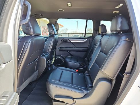 Used 2024 GMC Acadia Elevation image 10