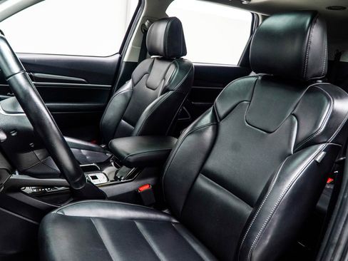 Used 2025 Kia Telluride S image 33