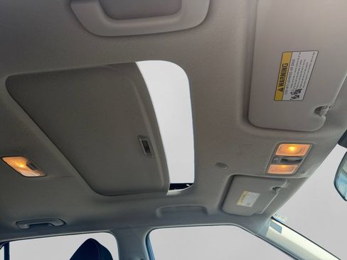 Used 2025 Hyundai Venue SEL FWD image 32