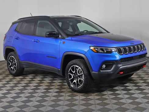 Used 2025 Jeep Compass Trailhawk AWD/4WD image 43