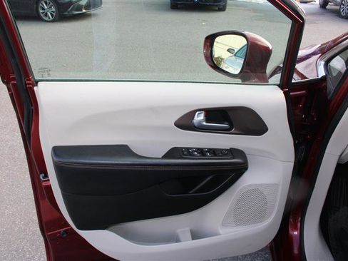 Used 2018 Chrysler Pacifica Touring-L Plus w/ Advanced Safetytec Group image 10