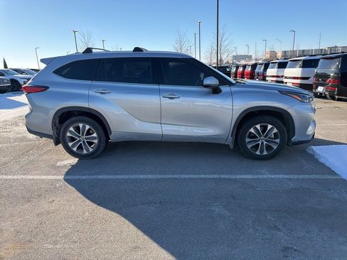 Used 2022 Toyota Highlander XLE image 4