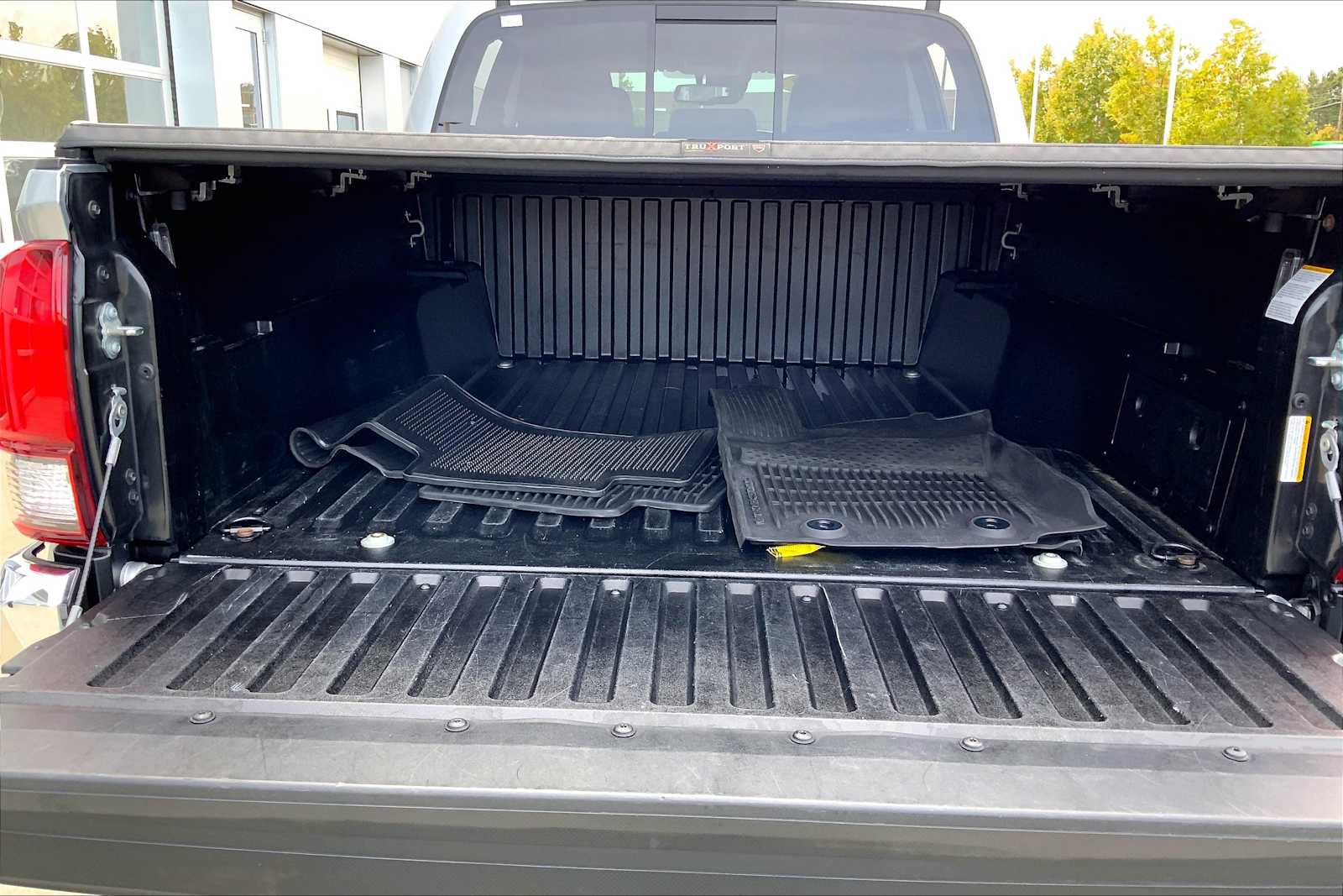 Used 2023 Toyota Tacoma SR5 AWD/4WD image 32