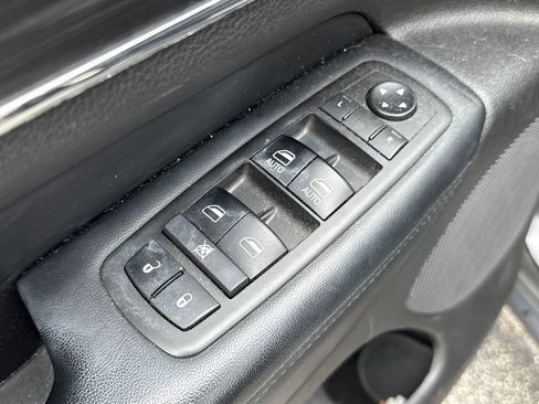 Used 2021 Jeep Grand Cherokee Limited w/ Luxury Group II RWD image 11