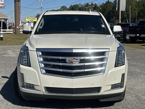Used 2015 Cadillac Escalade Luxury image 2