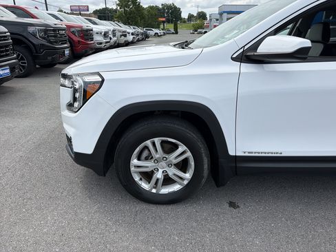 Certified 2024 GMC Terrain SLE w/ Driver Convenience Package AWD/4WD image 11