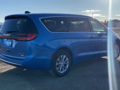 New 2026 Chrysler Pacifica Limited image 8