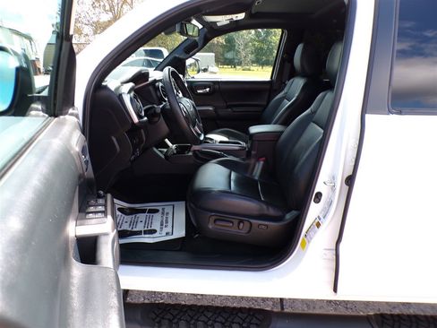 Used 2022 Toyota Tacoma Limited image 26