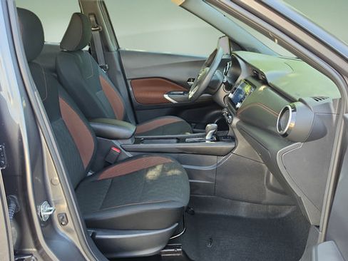 Used 2024 Nissan Kicks SR FWD image 17