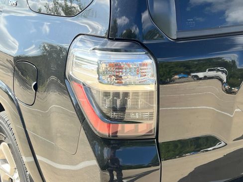 Used 2019 Toyota 4Runner SR5 Premium RWD image 12