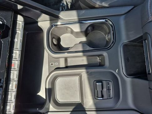 Used 2025 GMC Sierra 2500 AT4 w/ AT4 Premium Plus Package AWD/4WD image 23
