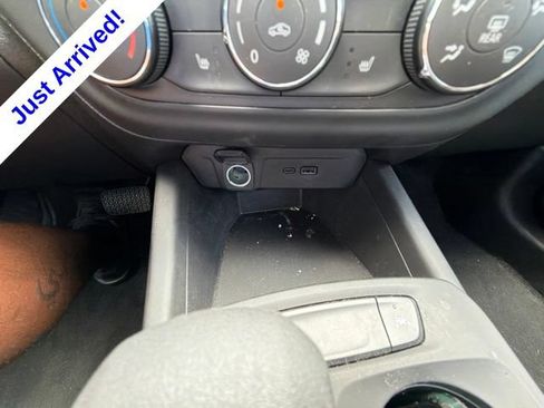 Used 2025 Chevrolet Trax LS w/ LS Convenience Package FWD image 34