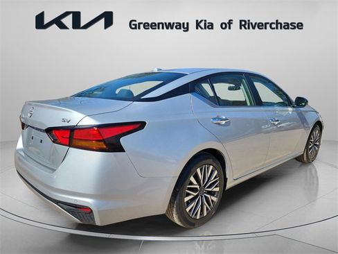 Used 2024 Nissan Altima 2.5 SV image 6