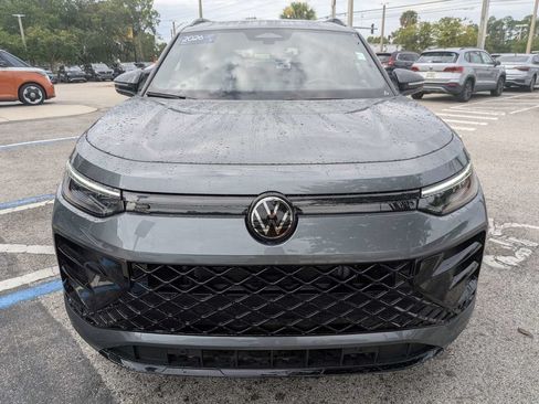 Certified 2026 Volkswagen Tiguan SE R-Line FWD image 9