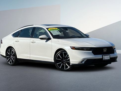 Used 2023 Honda Accord Touring image 2