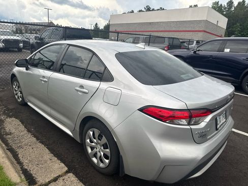 Used 2022 Toyota Corolla LE FWD image 5