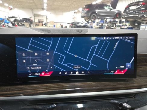 Used 2025 BMW X5 xDrive40i w/ M Sport Package image 12