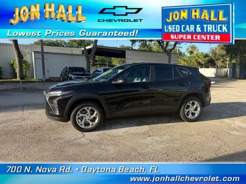 Used 2024 Chevrolet Trax LS w/ LS Convenience Package FWD image 3