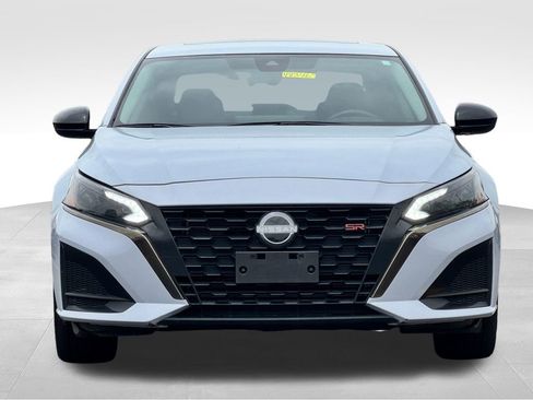 Used 2023 Nissan Altima 2.5 SR AWD/4WD image 2