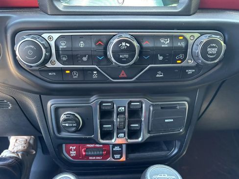 Used 2023 Jeep Gladiator Rubicon w/ Cold Weather Group AWD/4WD image 27