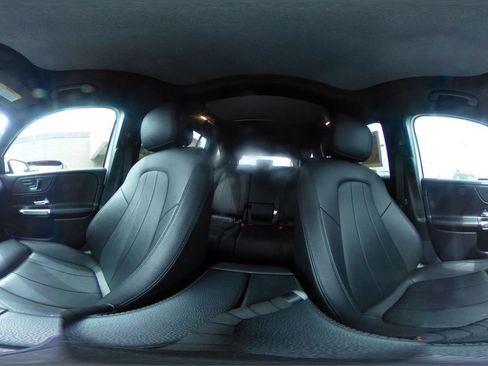 Used 2025 Mercedes-Benz GLB 250 4MATIC image 44