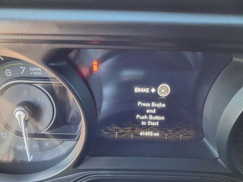 Used 2024 Jeep Wrangler Unlimited Sahara image 8