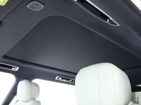 New 2026 Land Rover Range Rover Long Wheelbase SE image 23