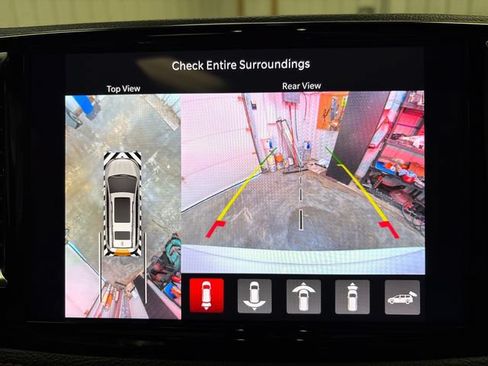 Used 2025 Chrysler Pacifica Pinnacle w/ Trailer Tow Group FWD image 35