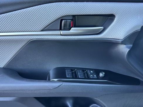 Used 2025 Toyota Camry SE w/ Convenience Package FWD image 8