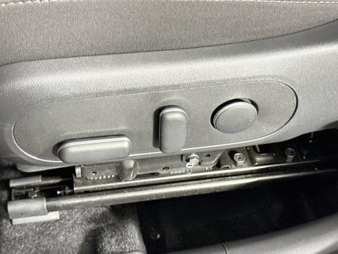 Certified 2025 Hyundai Kona SEL AWD/4WD image 35