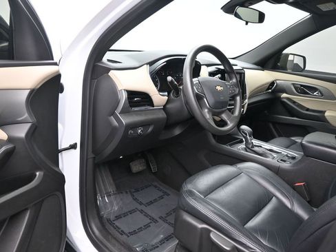 Used 2023 Chevrolet Traverse LS image 14